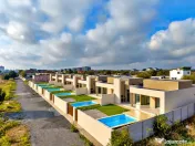 CASA TA LA MARE: PE PARTER, CU PISCINĂ PRIVATĂ! - Comision 
