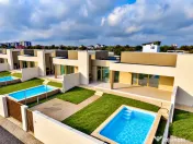 CASA TA LA MARE: PE PARTER, CU PISCINĂ PRIVATĂ! - Comision 