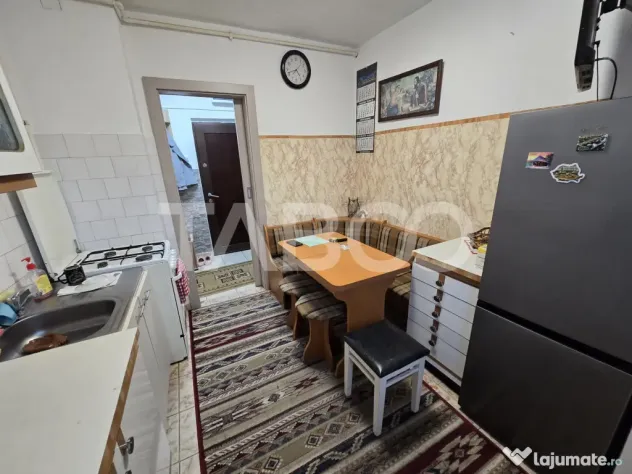 Apartament decomandat mobilat balcon pivnita zona Mihai Vite - Sibiu (Sibiu)