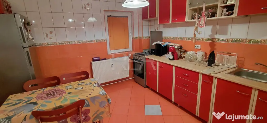 2 camere Mall Vitan decomandat, parter, an 1987, metrou, 59 - Bucuresti (Bucuresti-Ilfov)