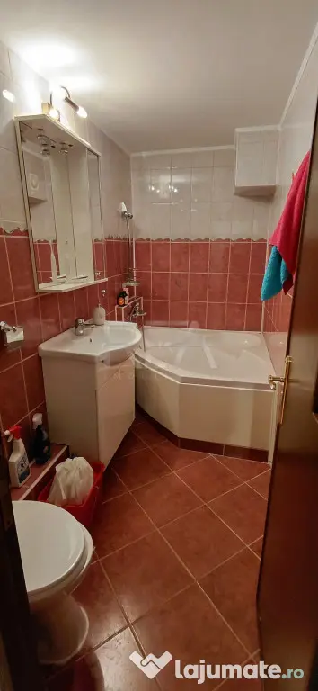2 camere Mall Vitan decomandat, parter, an 1987, metrou, 59 - Bucuresti (Bucuresti-Ilfov)