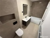 Apartament in casa 2 camere cu gradina si garaj - Central 