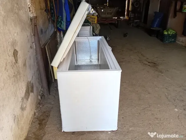 Vând congelator arctic