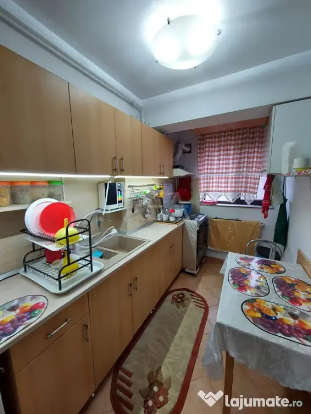 3 camere Titan decomandat, centrală, et. 5, an 2010, 73 mp - Bucuresti (Bucuresti-Ilfov)