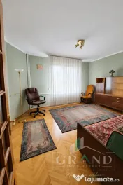 Casă individuală| 200 mp utili | 5 camere | Curte | 2 parc