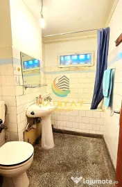 Apartament 3 camere de vanzare decomandat 66.4 mp 