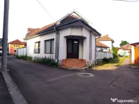 Spațiu comercial / birou de închiriat, central Beiuș, clădire separată