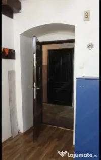 Particular vand spatiu de birouri zona Patria