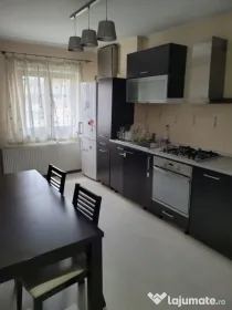 Apartament 4 camere, lângă tribunal.