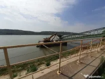 Oltenita - teren pe malul Dunarii cu chei betonat si pont...