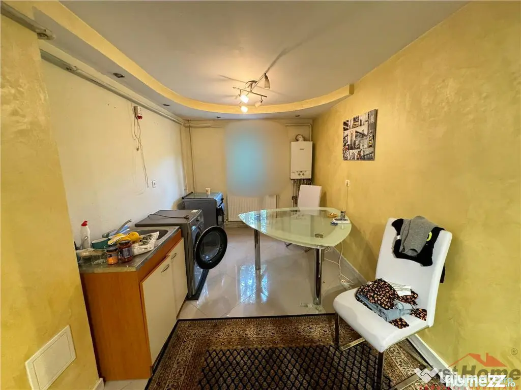 Apartament 2 camere, etaj 2/3, hol patrat, logie balcon, B