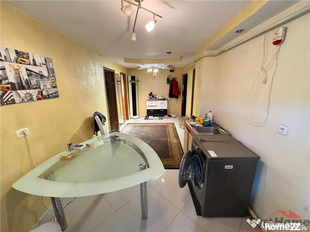 Apartament 2 camere, etaj 2/3, hol patrat, logie balcon, B