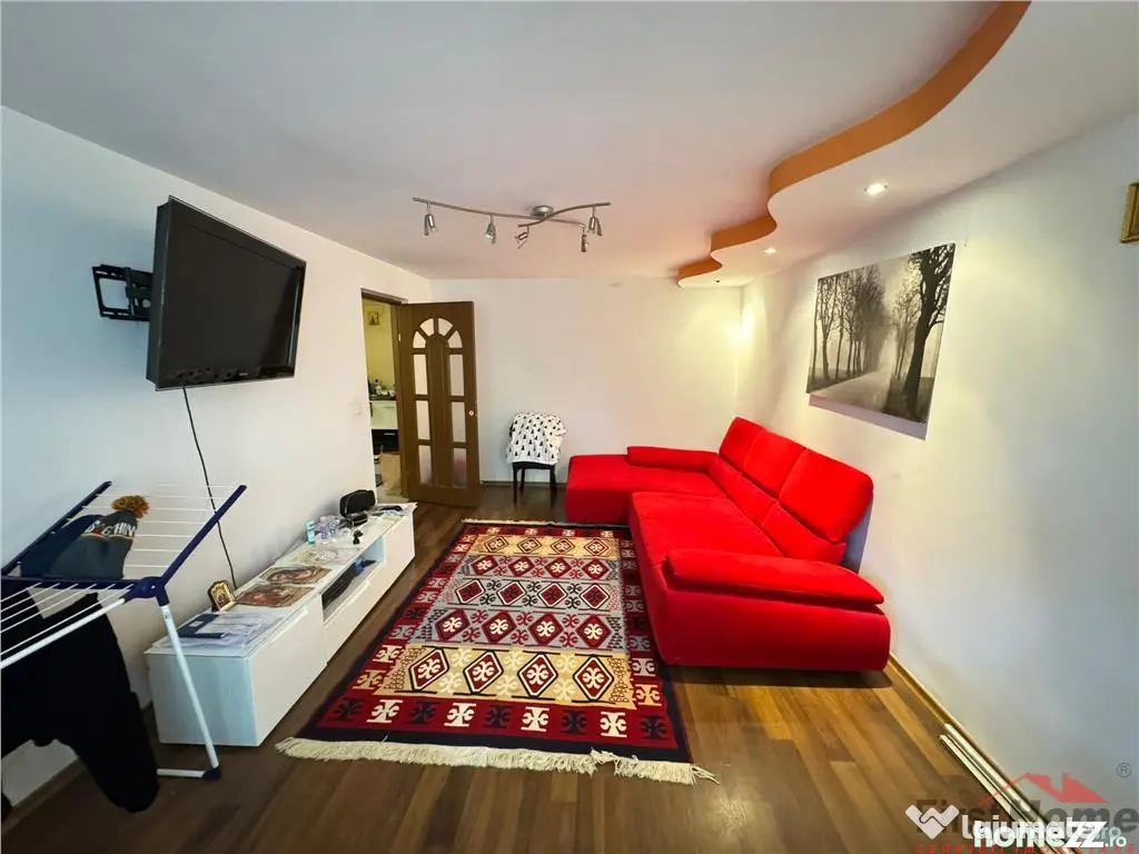 Apartament 2 camere, etaj 2/3, hol patrat, logie balcon, B