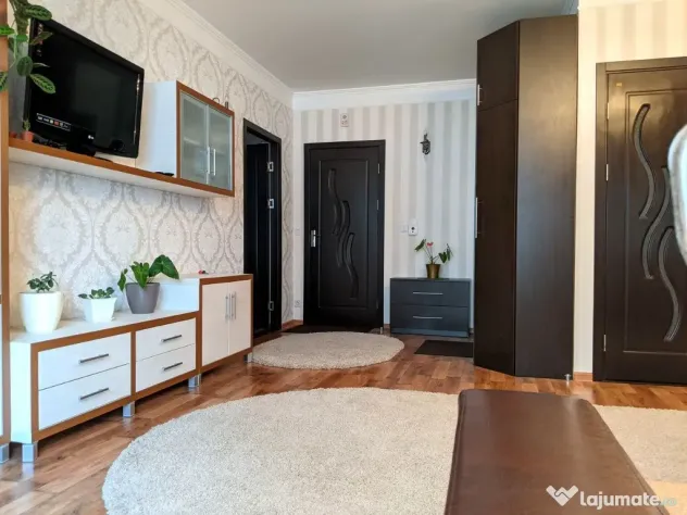 Apartament cu 2 camere decomandate Semicentral