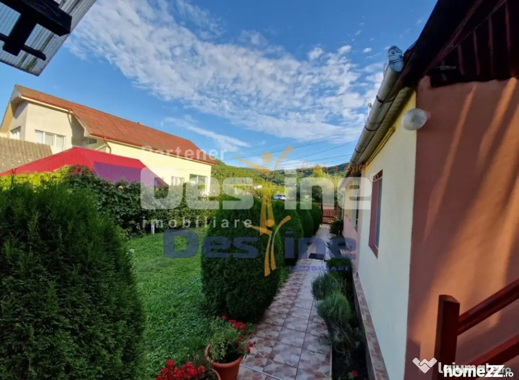 VAND CASA MOBILATA SI UTILATA + GRADINA + TEREN, DEJ