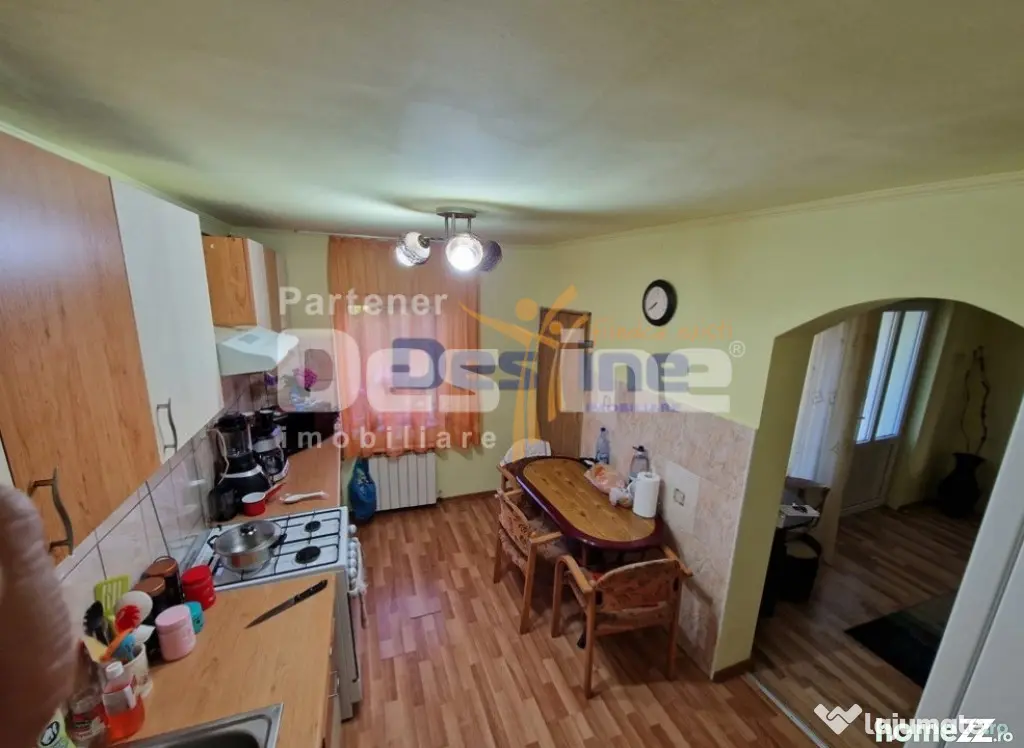 VAND CASA MOBILATA SI UTILATA + GRADINA + TEREN, DEJ