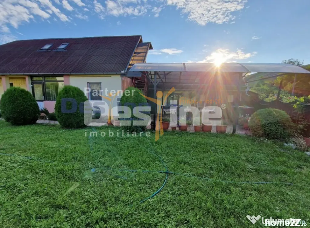 VAND CASA MOBILATA SI UTILATA + GRADINA + TEREN, DEJ