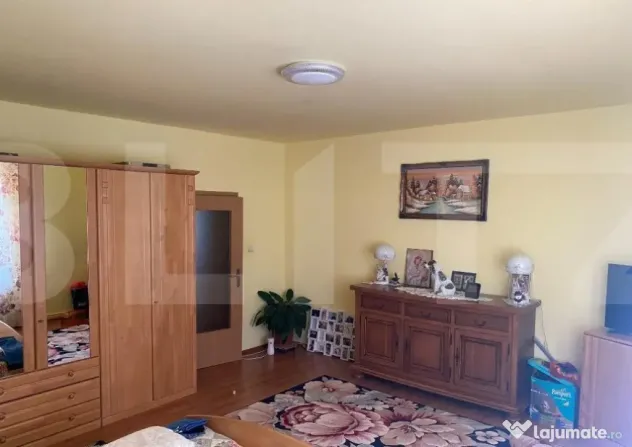 Casa 8 camere 350 mp Utvin aproape de centrul comunei 1760mp