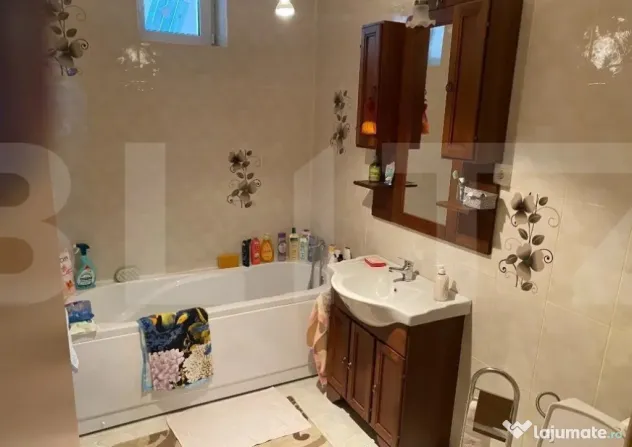 Casa 8 camere 350 mp Utvin aproape de centrul comunei 1760mp