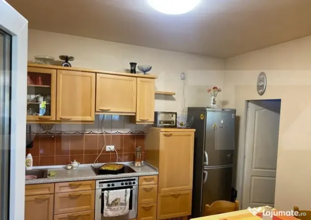 Casa 8 camere 350 mp Utvin aproape de centrul comunei 1760mp