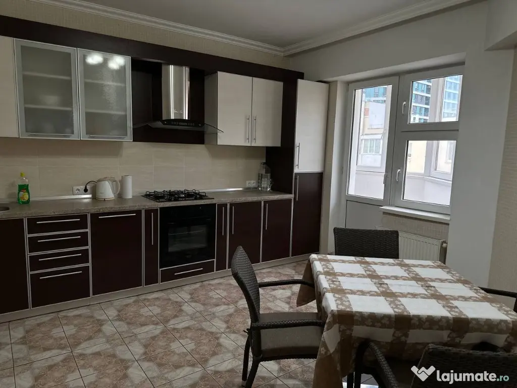 Inchiriez apartament cu 3 camere in cartierul Manastur