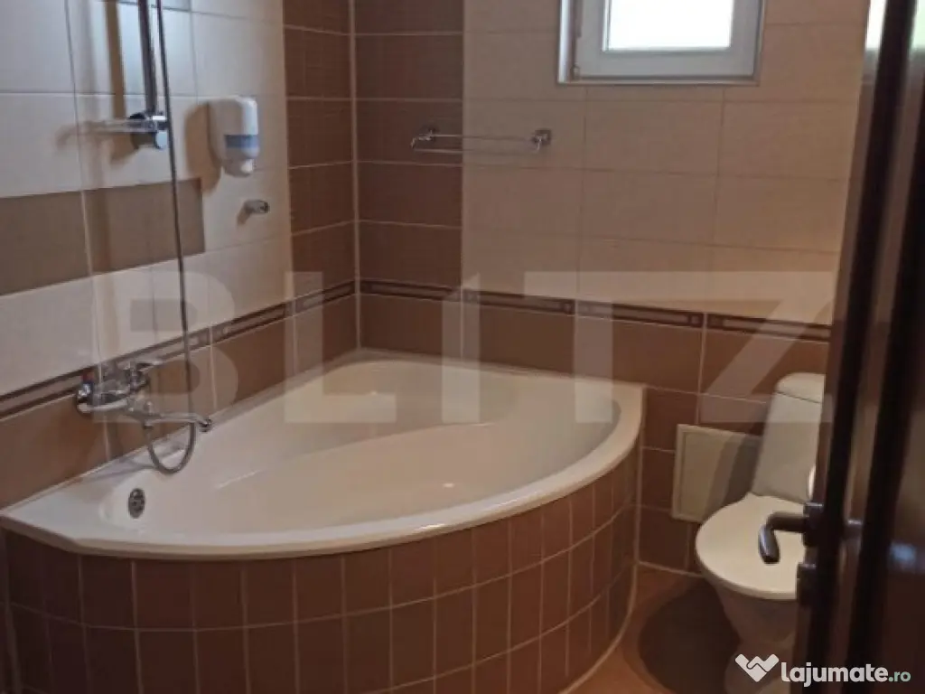 Casa tip vila 8 camere, 350mp, zona Corunca