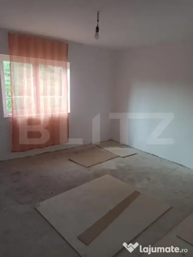 Casa tip vila 8 camere, 350mp, zona Corunca