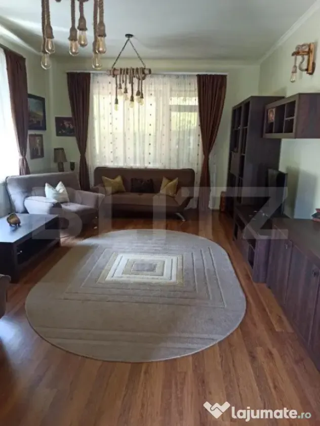 Casa tip vila 8 camere, 350mp, zona Corunca