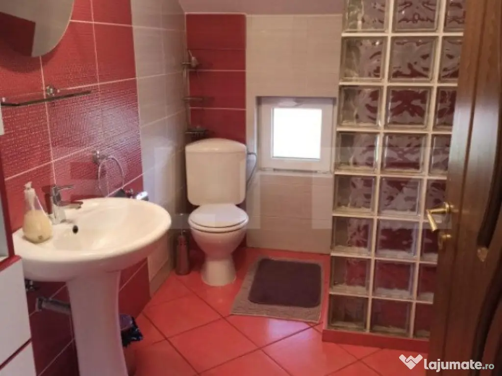 Casa tip vila 8 camere, 350mp, zona Corunca