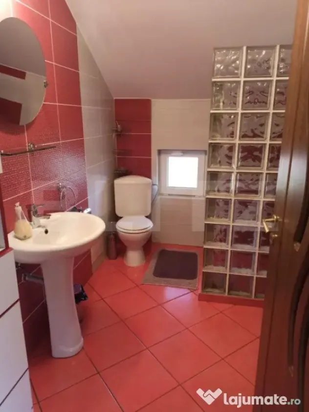 Casa tip vila 8 camere, 350mp, zona Corunca