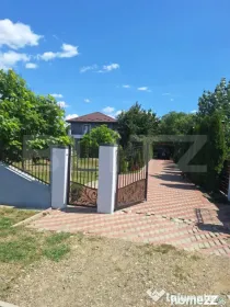 Casa 4 camere, 200 mp util, 1300 mp teren in proprietate, Sc