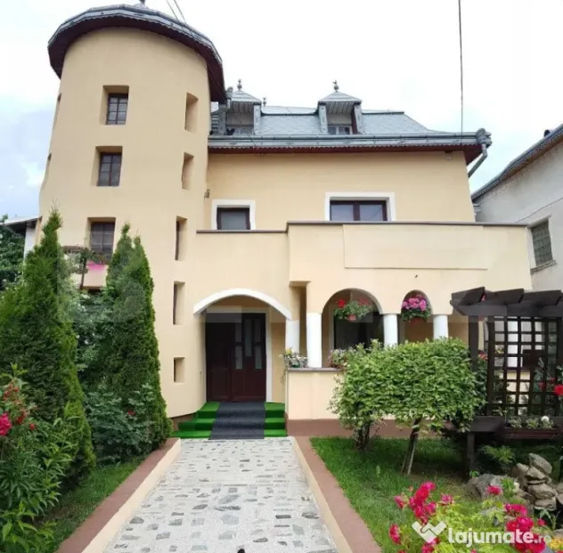 Casa individuala, 310 mp, teren 650 mp, zona Zamca