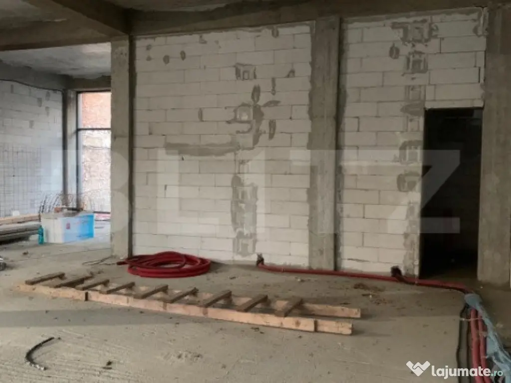 Cladire noua, 640 mp, P+2+M, zona Calea Sagului