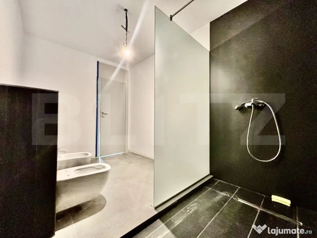 Apartament 4 camere 2 bai, 120mp, terasa 70mp, etaj intermed