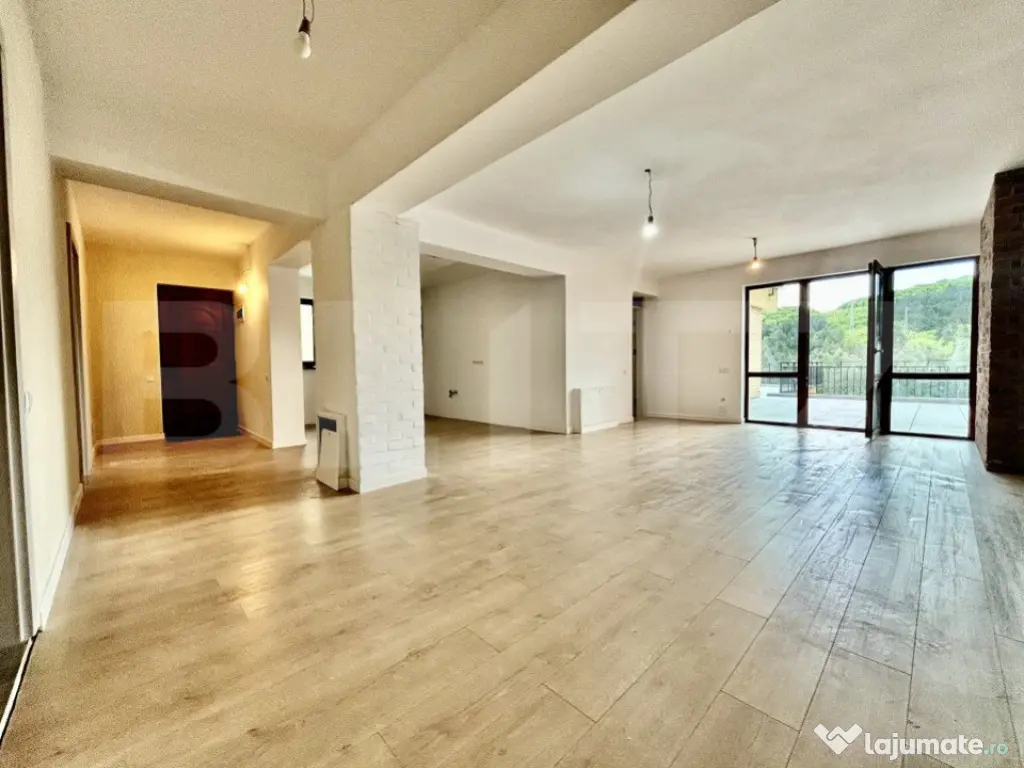 Apartament 4 camere 2 bai, 120mp, terasa 70mp, etaj intermed