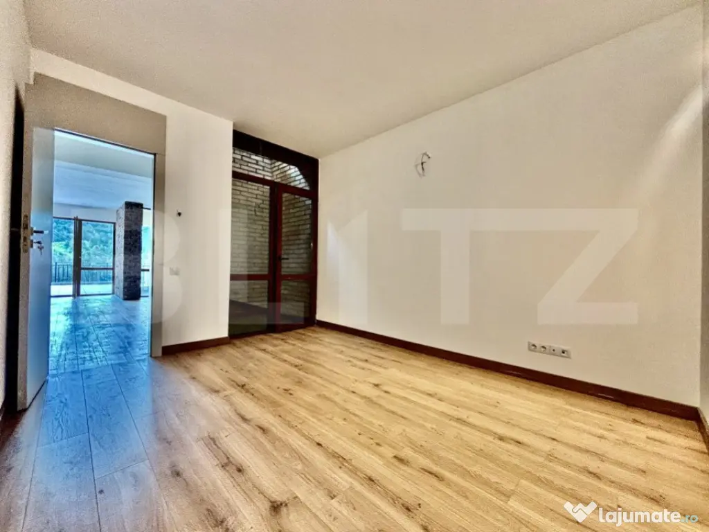 Apartament 4 camere 2 bai, 120mp, terasa 70mp, etaj intermed