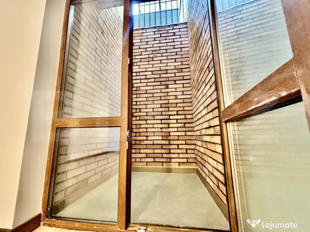 Apartament 4 camere 2 bai, 120mp, terasa 70mp, etaj intermed