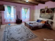 Casa bătrânească cu anexe , teren de 4200mp, zona Madaras