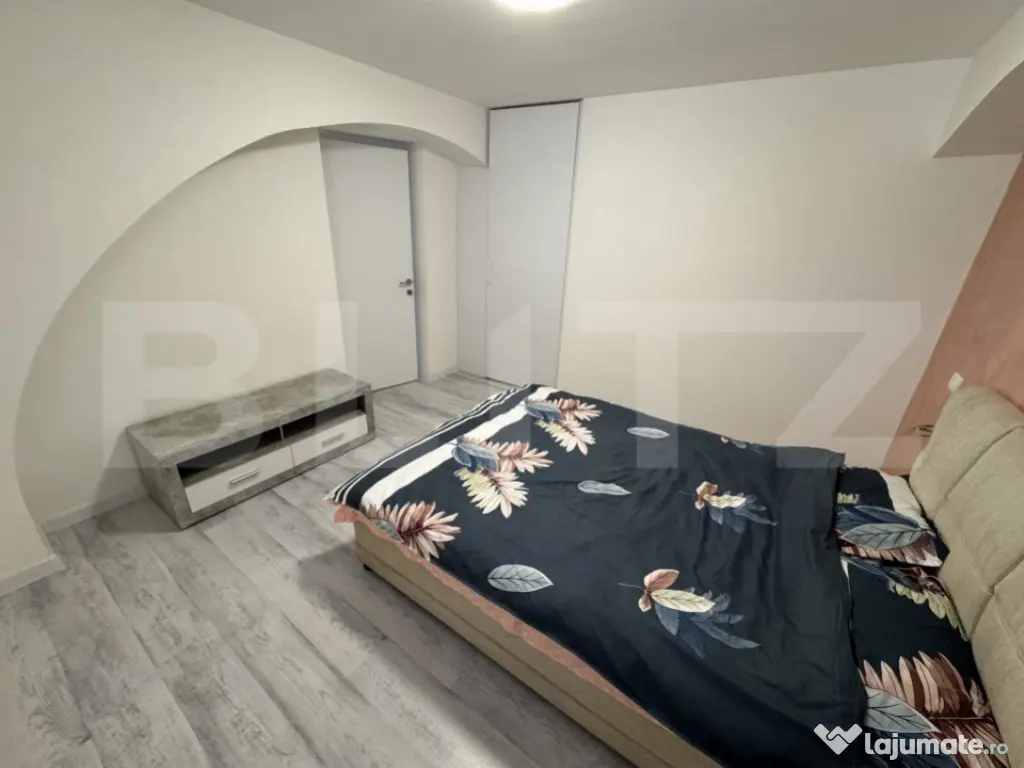 Apartament 2 camere, semidecomandat, curte 50mp Zona Casa St