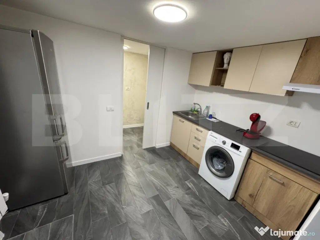 Apartament 2 camere, semidecomandat, curte 50mp Zona Casa St