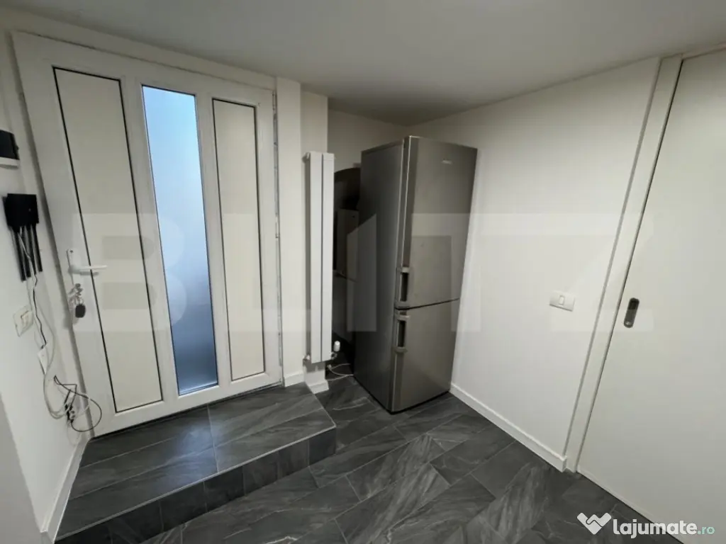 Apartament 2 camere, semidecomandat, curte 50mp Zona Casa St