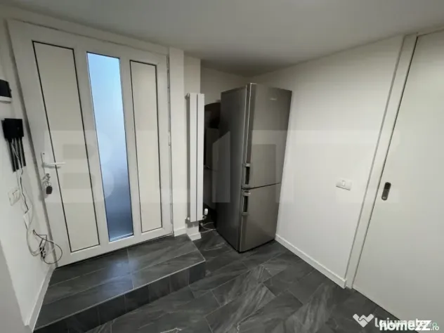 Apartament 2 camere, semidecomandat, curte 50mp Zona Casa St - Craiova (Dolj)