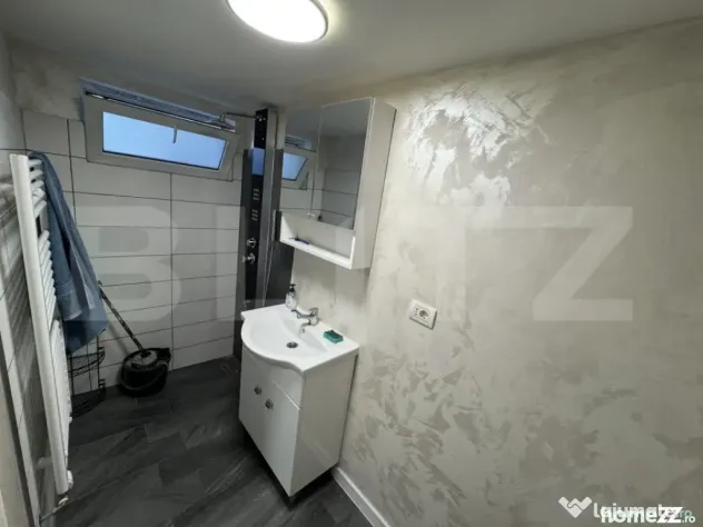 Apartament 2 camere, semidecomandat, curte 50mp Zona Casa St - Craiova (Dolj)