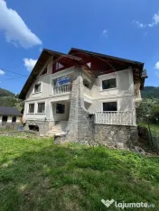 Casă / Vilă 7 camere sat Mădei comuna Borca Jud Neamț 