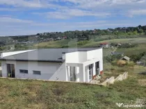 Casa la rosu, 4 camere, terasa mare cu vedere foarte frumoas