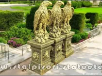 Set 3 statuete vulturi cu socluri, auriu antichizat.