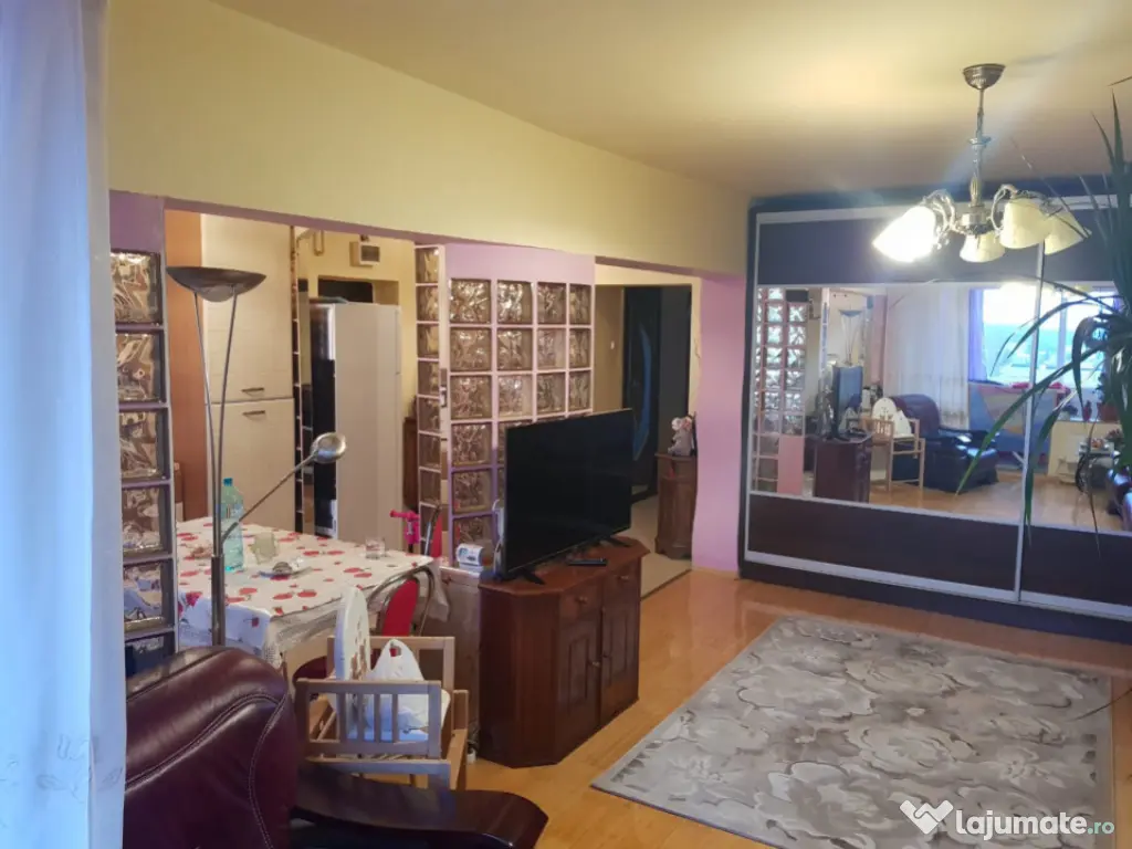 Apartament 3 camere decomandat, Buzaului.