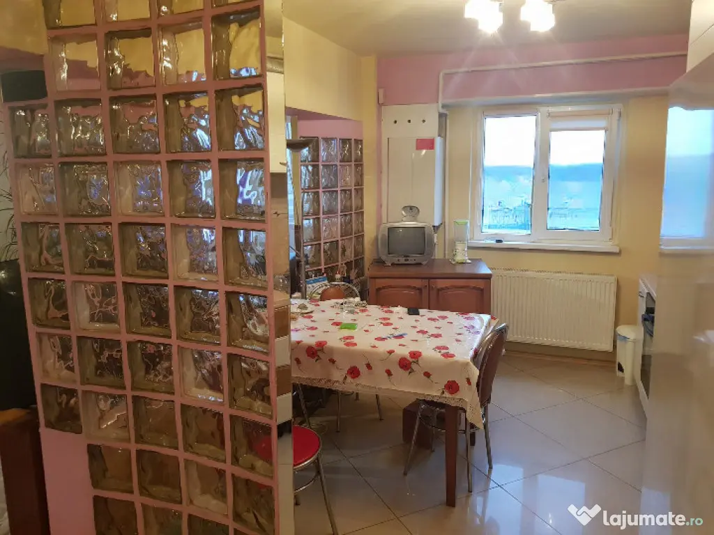 Apartament 3 camere decomandat, Buzaului.