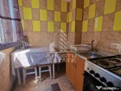 Apartament de vanzare cu 3 camere, centrala proprie, zona Dacia 