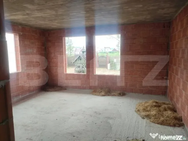 Casa la rosu, 350 mp utili, zona Marginea - Marginea (Suceava)